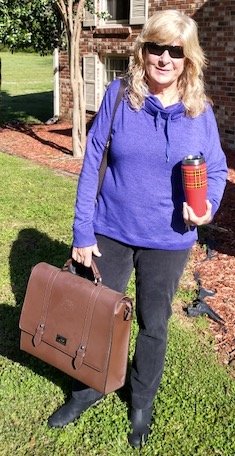 Cindy from Notary-TN arriving at a client's home in the Franklin, TN area with her notary bag